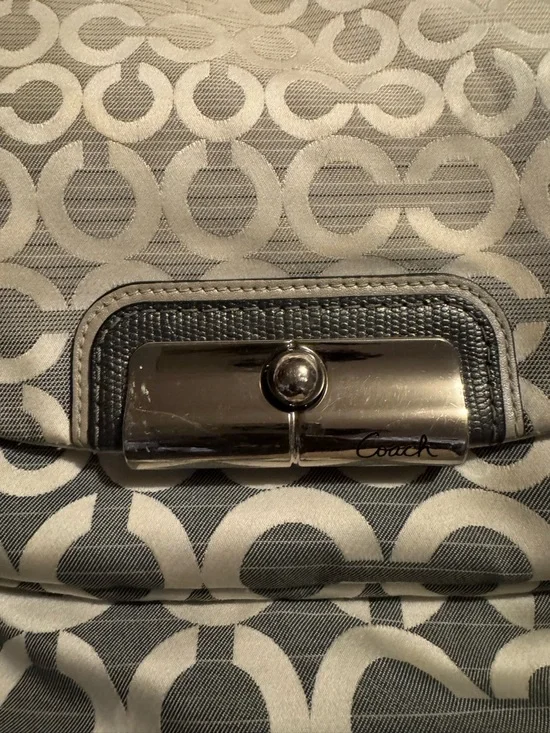 Coach Kristin Y2K shoulder bag featuring an Op Art ombre design in gray GUC - Picture 8 of 9